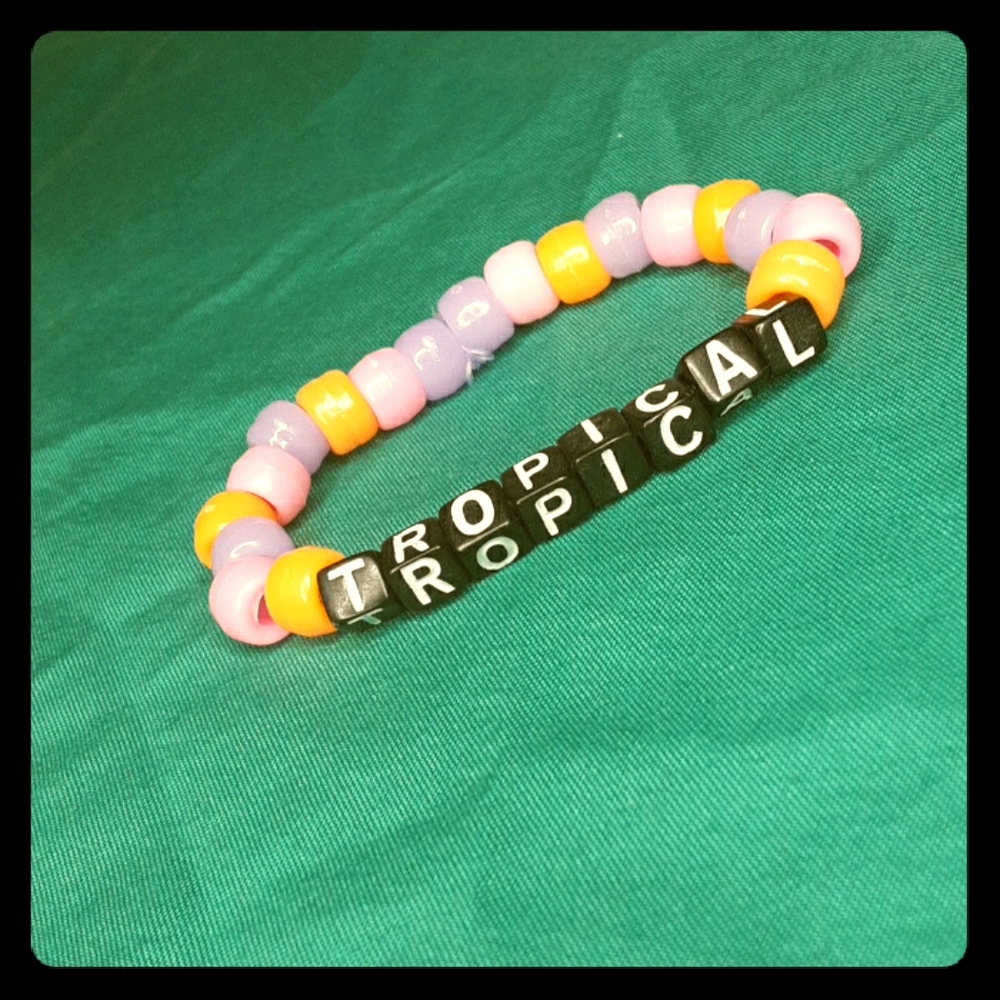 Cute little beaded bracelet(kids, teens)